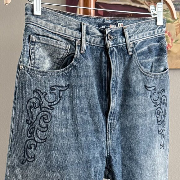 Levi's Made & Crafted - Embroidered Barrel Crop Jeans in Medium Wash - Picture 9 of 16